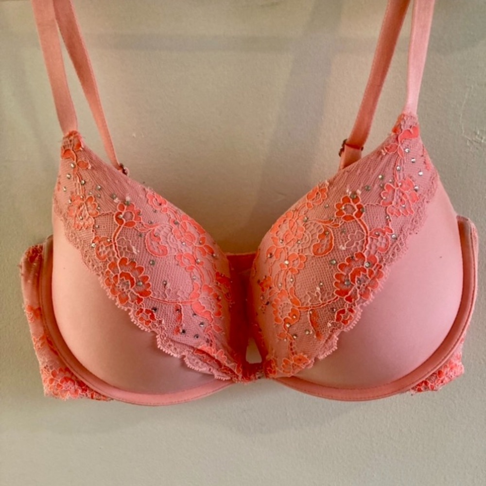 New ⭐️ Victoria’s Secret Lace Coral Embellished Jewel Padded Push Up Bra